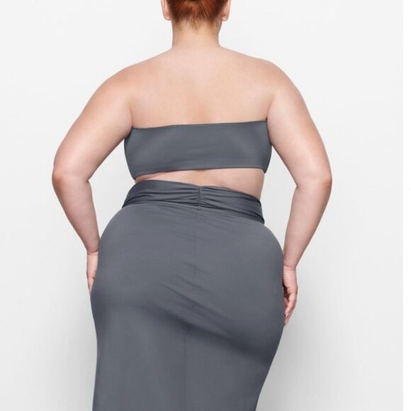 SKIMS WOMEN'S SWIM BANDEAU BIKINI TOP Gunmetal SIZE M NWT - Picture 2 of 6